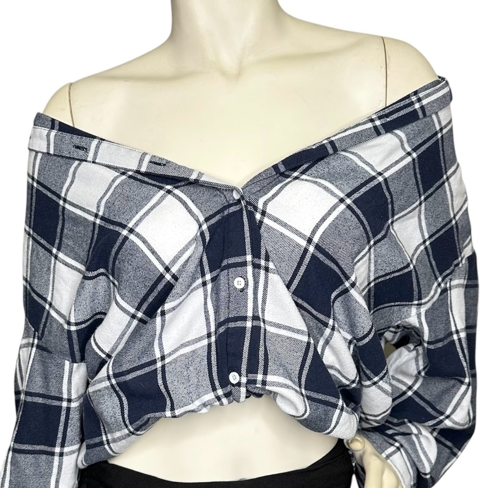 Sz M Blue & White Plaid button up